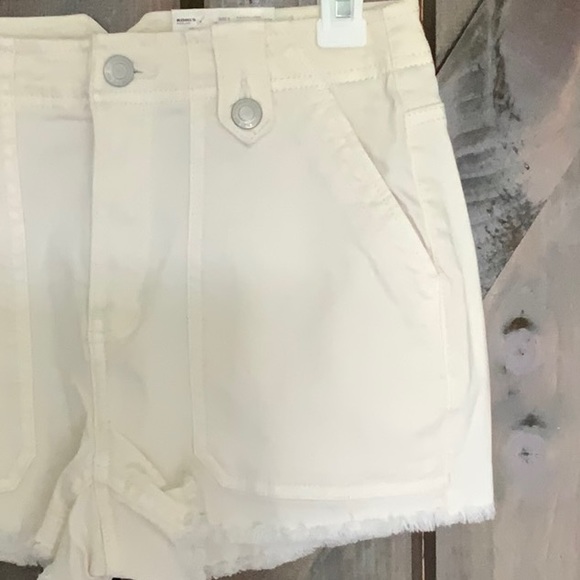 Shorts - Picture 2 of 4